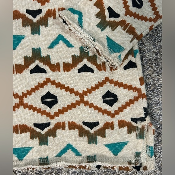 Billabong Aztec design crewneck sweatshirt with raw hemline/cuffs XL - Picture 3 of 9